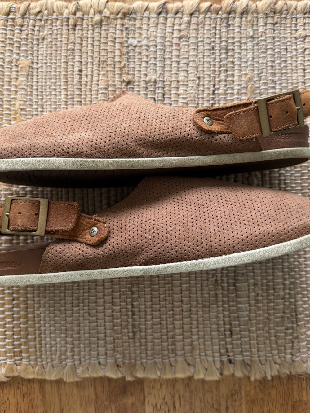 REEF MEN SIZE 10  strapped mules tan Cushion Sage Suede Slip-On Clogs Boho